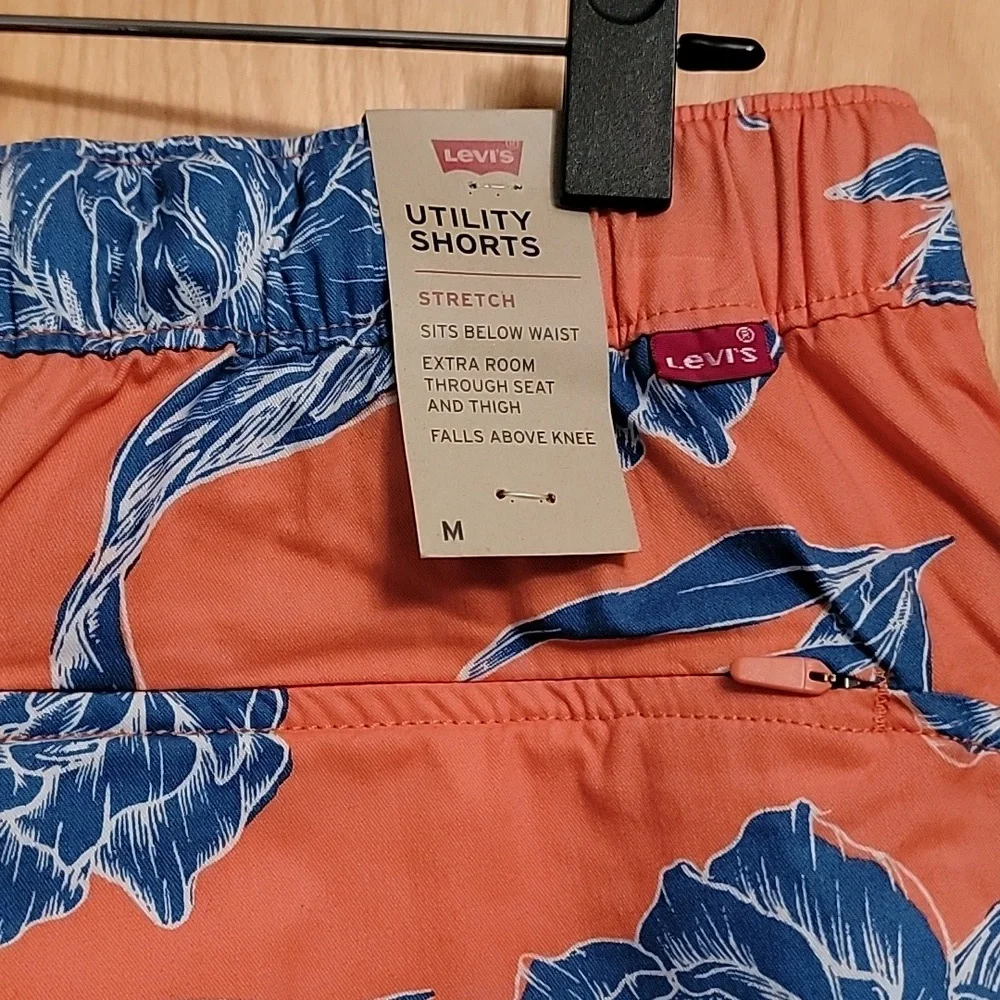 Levi's Men Utility Floral shorts NWT Medium